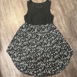 🍀SHEIN Black & White Sleeveless Midi HiLow Dress with Floral

🍀4 for $50